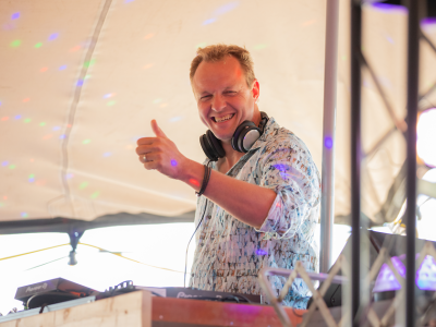 DJ